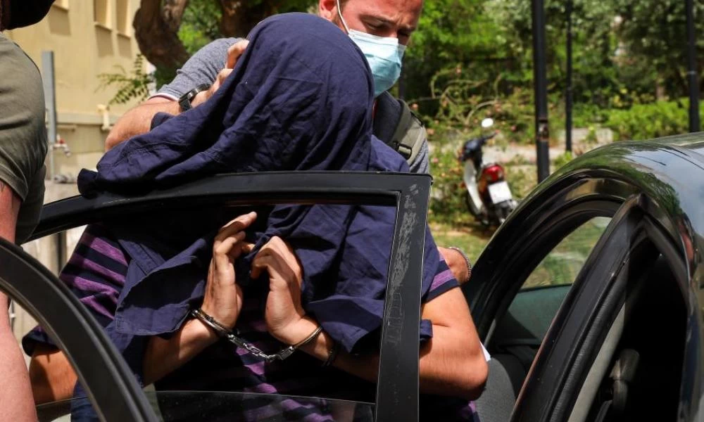 Σάτυρος Ν. Σμύρνη: Αυτοϊκανοποιούταν επανειλημμένα έξω από το σπίτι νεαρής